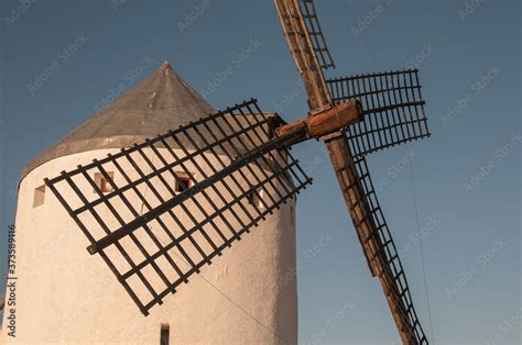 Detalle De Las Aspas De Un Molino De Viento Antiguo Como Los Que Se