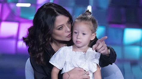 Silvia Provvedi E I Dolci Momenti Con La Figlia Nicole Mediaset Infinity