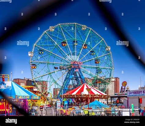 Coney Island, USA - April 28, 2022: The famous Wonder Wheel in Coney ...