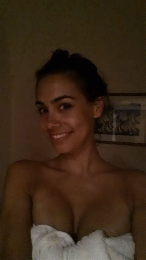 She Loves To Smile And Pose Naked For The Camera