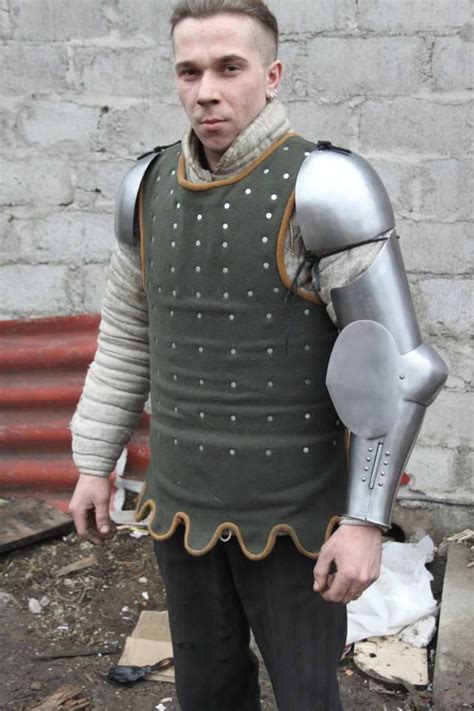 Pin by 太郎 坊屋 on 西洋鎧 in 2023 Medieval armor Historical armor Arms