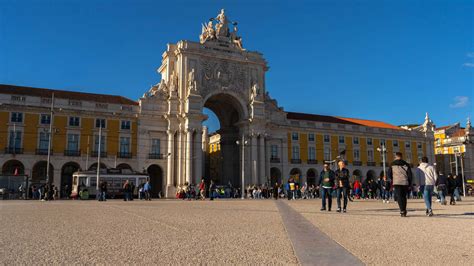 Plaza Del Comercio Lisboa Puerta De Entrada A La Ciudad Europe Travel