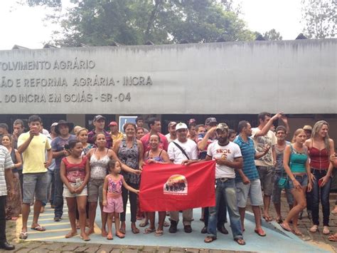 G Membros Do Mlst Ocupam O P Tio Do Incra Durante Protesto Em