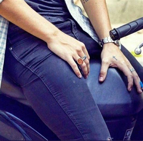 Harry S Thighs Daily On Twitter Harry Edward Styles Harry Styles