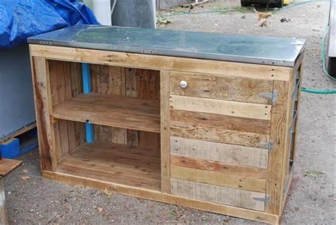 Diy Pallet Storage Unit 101 Pallets