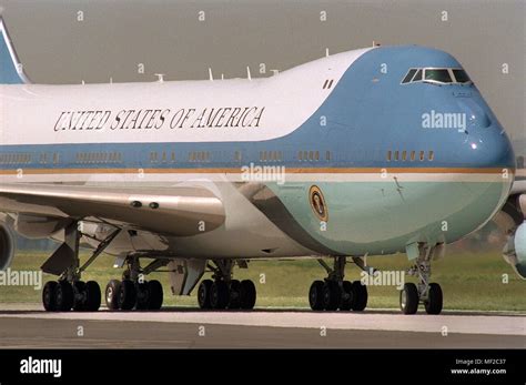 The American presidential aircraft Air Force One, a Boeing 747 aircraft, is on 14.5.1998 at the ...