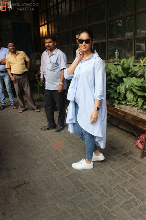 Pin By Filmyshootouts On Ileana D Cruz Kurti With Jeans Casual Style