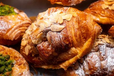 Pasteles Franceses Reci N Horneados Para El Desayuno Croissant De