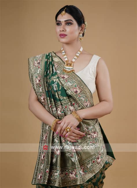 Floral Motifs Traditional Banarasi Silk Saree