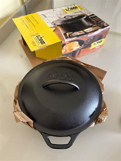 Lodge L Dol Cast Iron Dutch Oven With Dual Handles Pre Seasoned