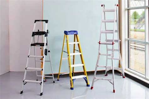 How Wide Are Step Ladders? (An Authentic Guide)