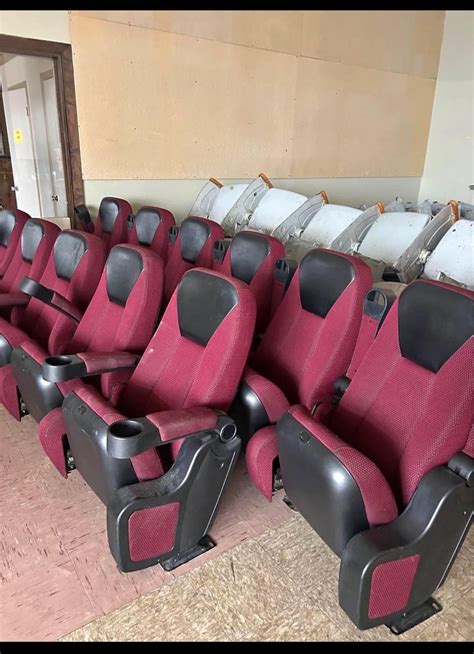 Just picked up 10 movie theater chairs for $100! : r/hometheater