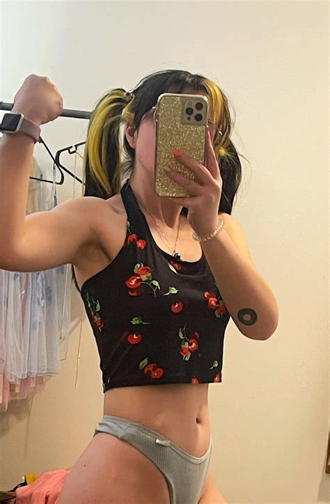 Bootz Larissatheone Nude OnlyFans Leaks Photos TheFappening