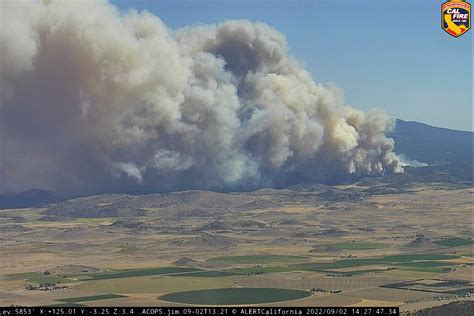 Miles Huyen De Un Incendio Que Causa Heridos En California