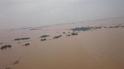 7 Of 10 Tilting And Sinking Nepal India Floods Kill Nearly 200