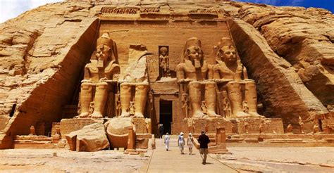 Fra Aswan Abu Simbel templets dagstur med afhentning på hotellet