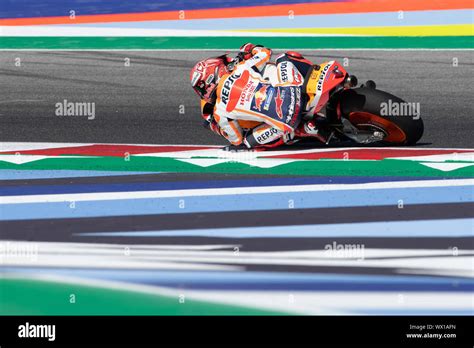 Marc M Rquez Ciclista Espa Ol Y Campe N Del Mundo De Motogp Con El