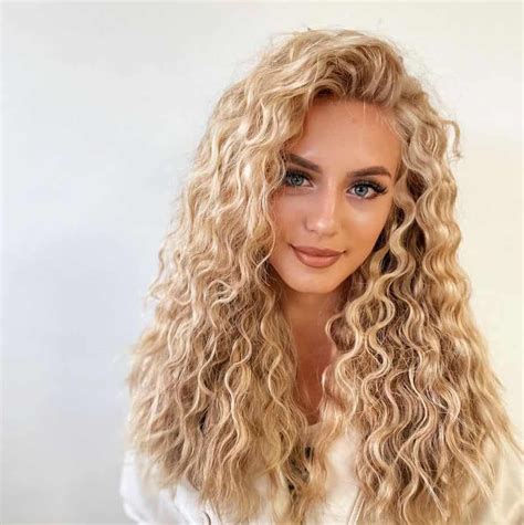30 Best Blonde Hair With Brown Lowlights Hairstyles To Try In 2022 Bright Blonde Hair Blonde