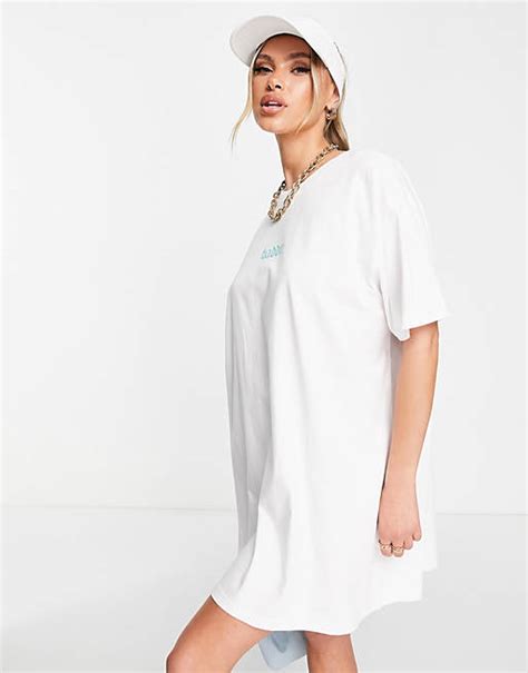 Night Addict Baddie Oversized T Shirtjurk In Wit Asos