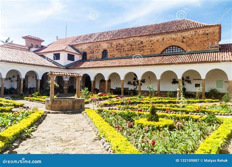 Patio De Un Convento Santo Ecce Imagen De Archivo Imagen De Piedra