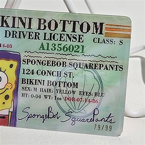 Topps Chrome SpongeBob Squarepants Wallet Bikini Bottom Driver