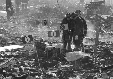 Theres Nothing For These Paramedics To Do Remembering The Flight 191 Crash