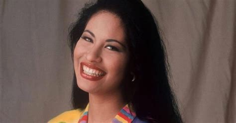 Selena Quintanilla en bikini y vestido de malla mostraba su faceta más