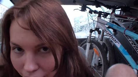 Een Mooie Brunette Tiener Uit Duitsland Krijgt Haar Kutje Geneukt In De Auto XHamster