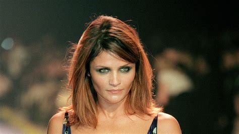 Fürdőruhában mutatta meg formás fenekét az 50 éves Helena Christensen