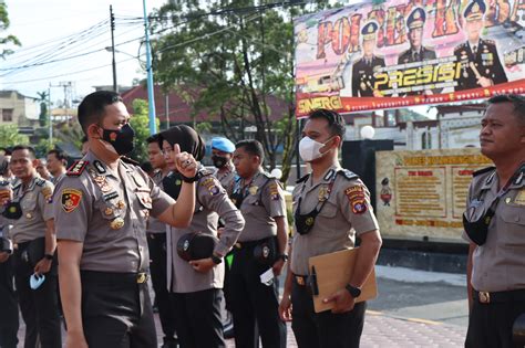 Kapolres Kobar Cek Sikap Tampang Personel Mulai Dari Sepatu Hingga Rambut