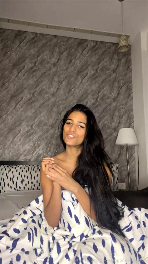 Poonam Pandey Love To Talking To Her Fans While Naked Onlyfans Video