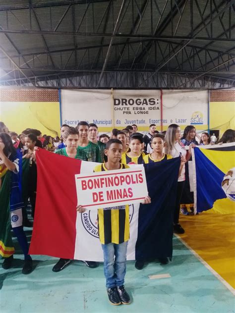 Alunos de Bonfinópolis de Minas participam da Etapa Microrregional do