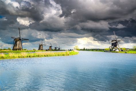 A Guide To Visiting The Windmills In Kinderdijk