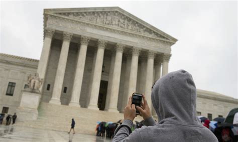 Supreme Court Rules Police Need A Warrant To Search Cellphones Daily