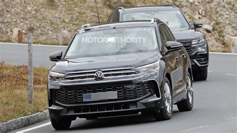 2025 Volkswagen Tiguan Spy Shots Redesigned Crossover Spotted For First Time