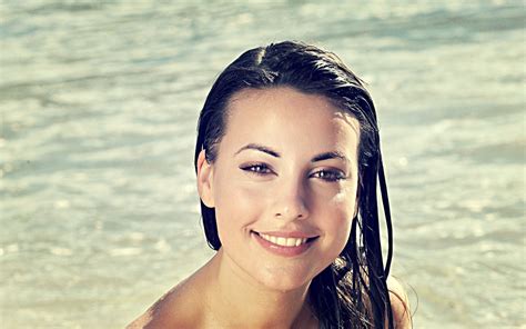 Wallpaper Lorena Garcia Brunette Pool Smile Wet Hair 2560x1600