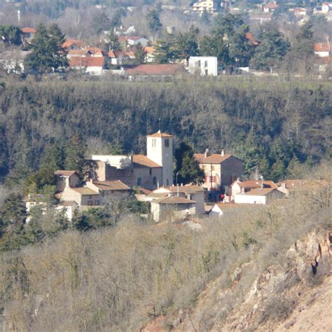 Village de Commelle Vernay Auvergne Rhône Alpes Tourisme