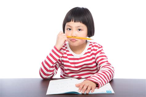 子どもが宿題がめんどくさいと感じる理由8つ｜してはダメな行動も紹介