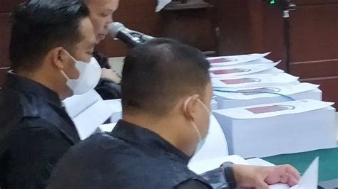 Antar Kresek Berisi Uang Suap Dana Hibah Pemprov Office Boy DPRD Jatim