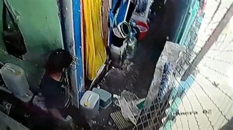 Bandit Terekam CCTV Bobol Ruko Di Permukiman Padat Bubutan Surabaya