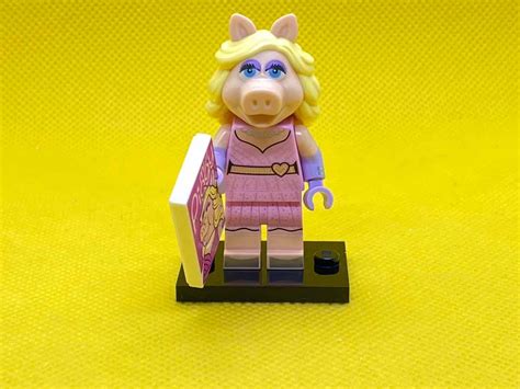 LEGO The Muppets Miss Piggy Minifigure - Brick Land