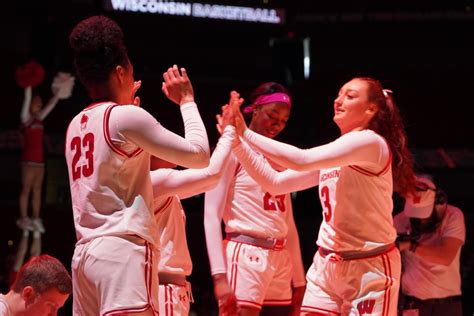 Womens Basketball Wisconsin Uses Third Quarter Explosion To Bury Wright State In Season Opener