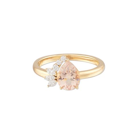 25 Pear-Shaped Engagement Rings for the Unique Bride | Who What Wear