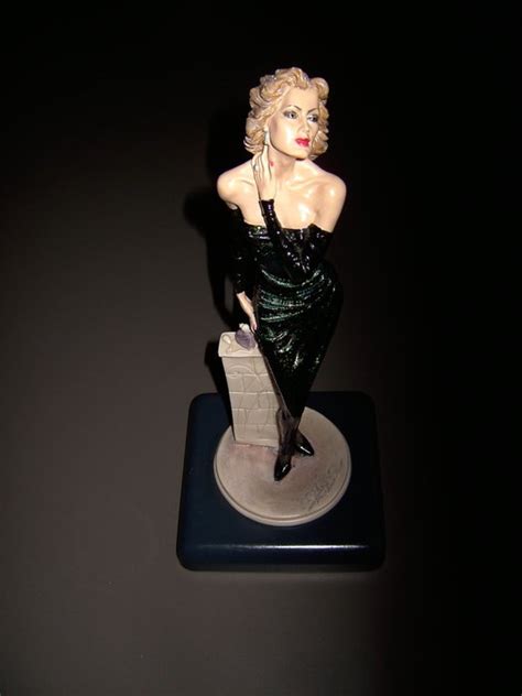 Marilyn Monroe - statue - Marilyn Monroe statue by Vittorio Tessaro ...