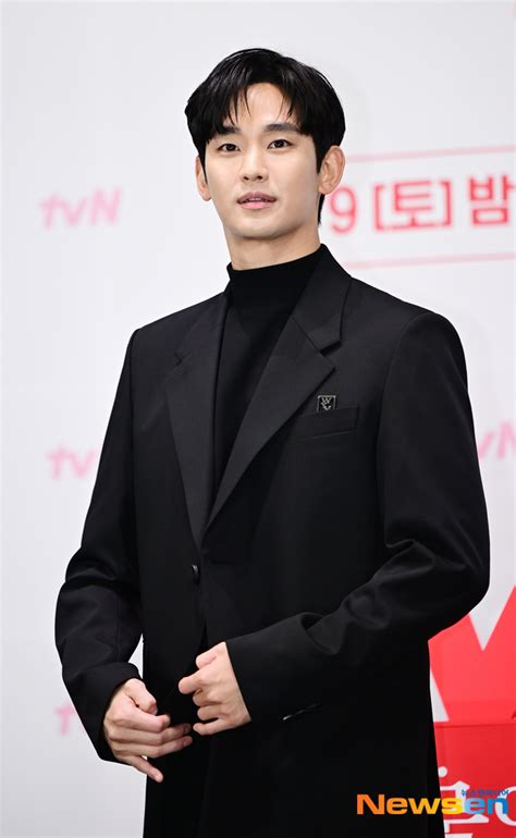 김수현 돌아온 왕자님 포토엔hd 손에 잡히는 뉴스 눈에 보이는 뉴스 뉴스엔