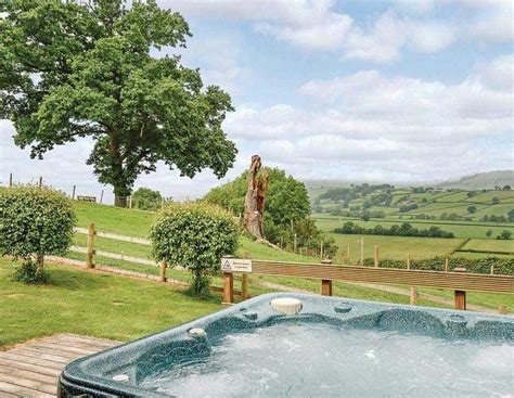 21 Luxury Lodges in Wales with Hot Tubs (from £35 per Night)