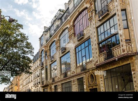 FACADE OF AN ART DECO BUILDING 31 RUE CAMPAGNE PREMIERE PARIS 14TH