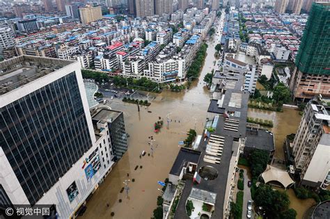 全国多地遭暴雨侵袭 20省受灾损失逾350亿北京时间