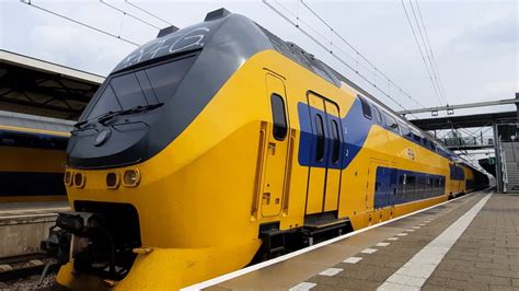 Vertrek Ns Virm Als Intercity Richting Utrecht Centraal Op Station