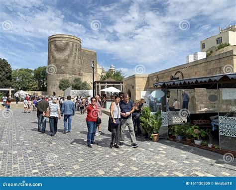 Baku Azerbaijan September 09 2019 People Walking Near Maiden Tower